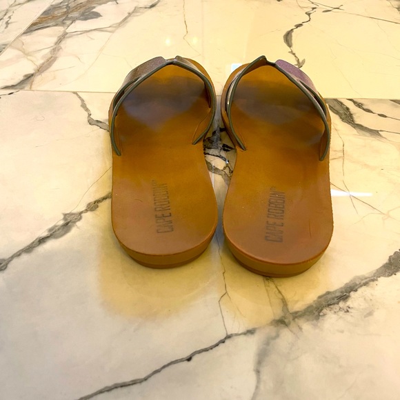 Sz 7 Cape Robbin “Oran” styled slippers Iridescent color - Picture 3 of 4